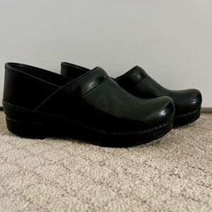 Women's Dansko Clogs | Color: Black | Size: 39 (8.5-9 US) - Gently Used